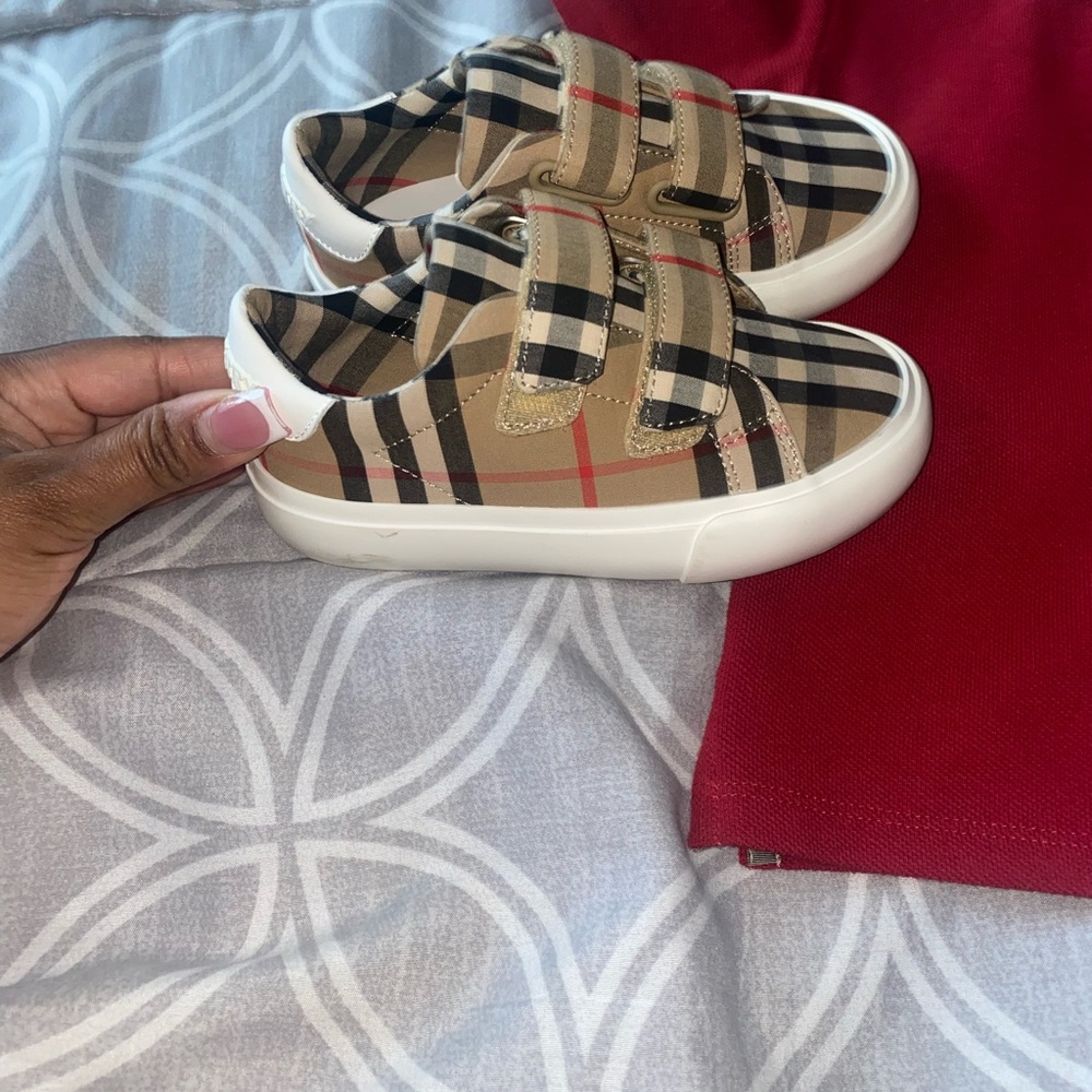 Burberry sneakers 9.5c 26eur